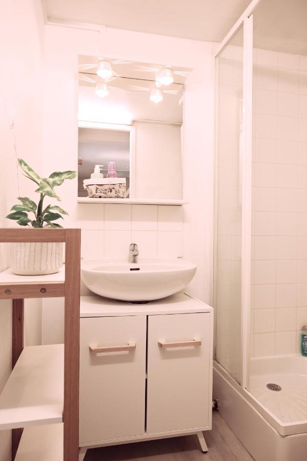 Studio En Duplex En Centre Ville Laval  Luaran gambar